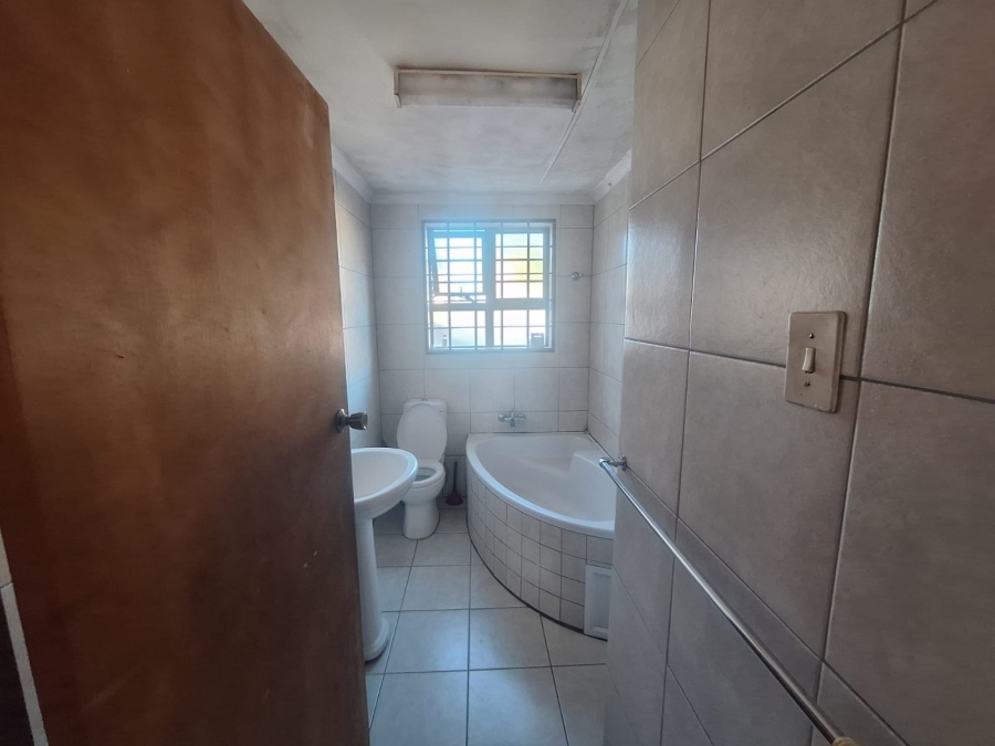 6 Bedroom Property for Sale in Southernwood Eastern Cape